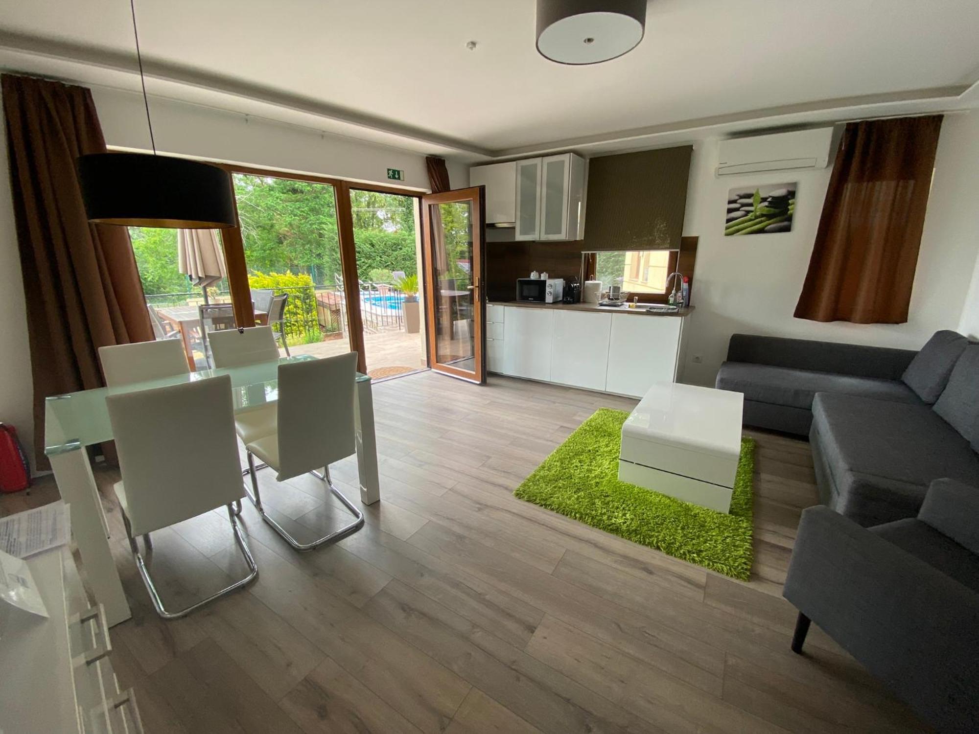 Terrasun Apartments บาลาตอนซาร์โซ ภายนอก รูปภาพ